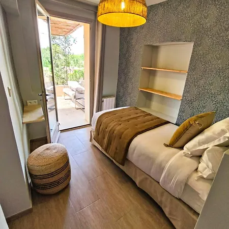 Domaine De Montine De Charme Hotell *