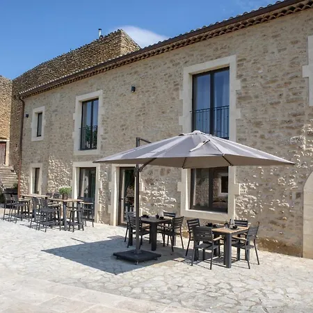 Domaine De Montine De Charme Hotel *