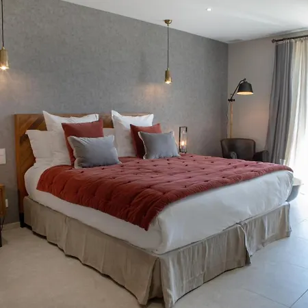 Domaine De Montine De Charme Hotel