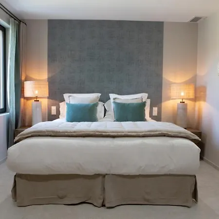 Domaine De Montine De Charme Hotel