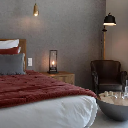 Domaine De Montine De Charme Hotel